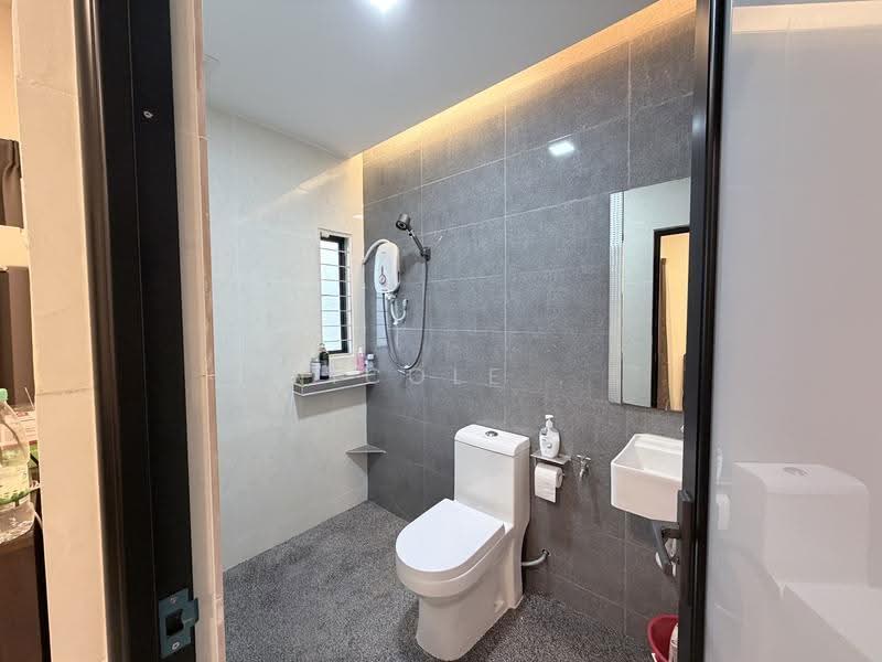 Rumah Teres 2-Tingkat untuk Dijual di Taman Bidara (Selayang) - Nicole . - Bathroom - PropertyGuru.com.my