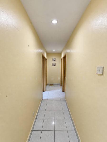 Condominium for Sale at Oakleaf Park - Azli Ibrahim - Corridor - PropertyGuru.com.my