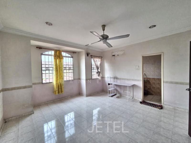 2-storey Terraced House for Sale in Bandar Bukit Tinggi (Klang) - Joanne Pua - Living Room - PropertyGuru.com.my