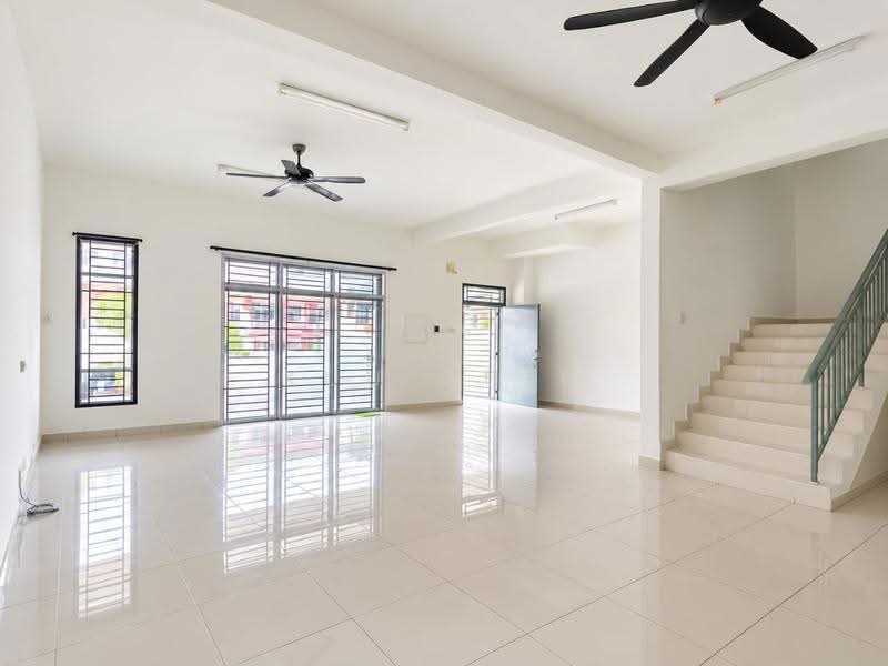 2-storey Terraced House for Sale in Bandar Putra Kulai (Kulai) - Kuu Chin - Living Room - PropertyGuru.com.my