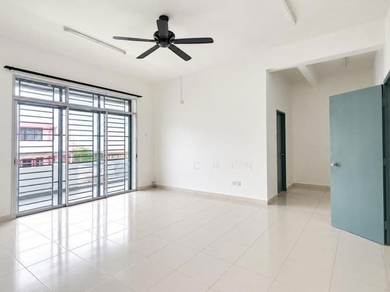 2-storey Terraced House for Sale in Bandar Putra Kulai (Kulai) - Kuu Chin - Living Room - PropertyGuru.com.my