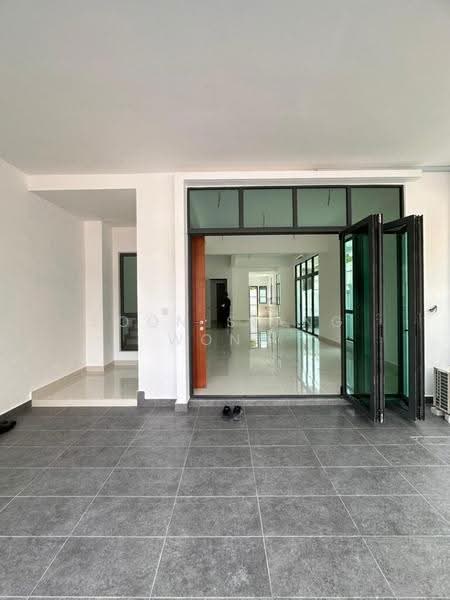 Rumah Teres 3-Tingkat untuk Dijual di Taman Connaught (Cheras) - SOON SIANG WONG - Entrance - PropertyGuru.com.my