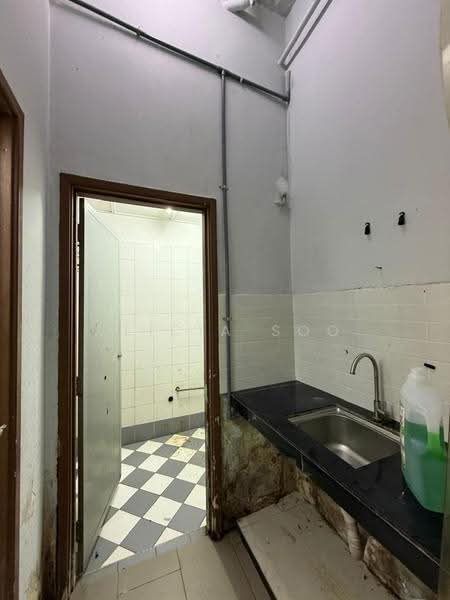 Kedai untuk Dijual di Bukit Rahman Putra (Sungai Buloh) - Alicia Soo - Bathroom - PropertyGuru.com.my