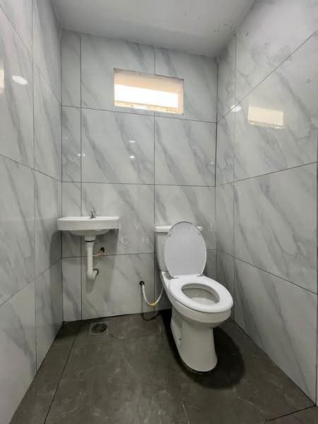 Rumah Teres untuk Dijual di Kulai (Johor) - Crystal Chan - Bathroom - PropertyGuru.com.my