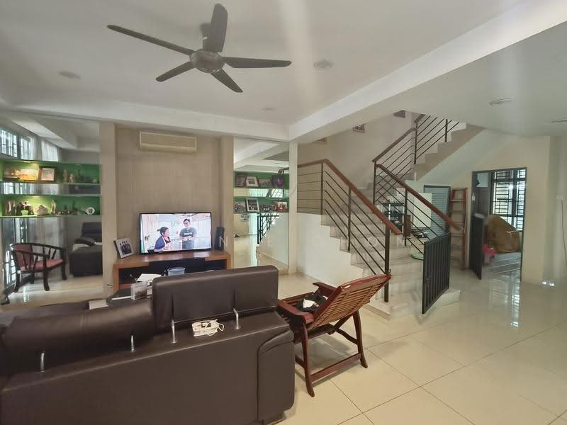 3-storey Terraced House for Sale in Taman D'Utama (Johor Bahru) - Weinie Chon - Living Room - PropertyGuru.com.my