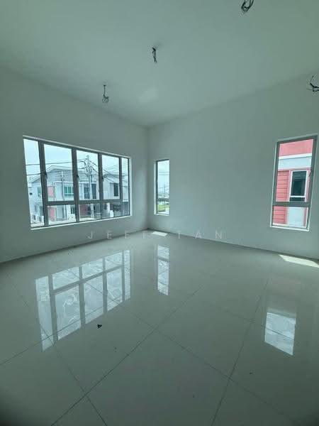 Semi-Detached House for Sale in Panorama Lapangan Saujana (Green Park) (Ipoh) - Jeff Tan - Living Room - PropertyGuru.com.my