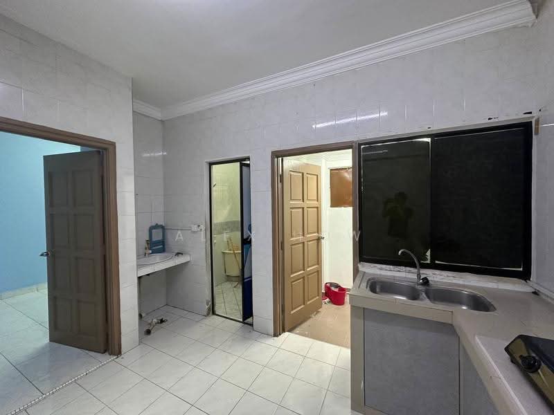 2-storey Terraced House for Rent in Permas Jaya (Johor) - Alex How - Kitchen - PropertyGuru.com.my