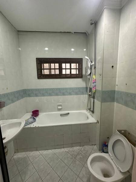 2-storey Terraced House for Rent in Permas Jaya (Johor) - Alex How - Bathroom - PropertyGuru.com.my