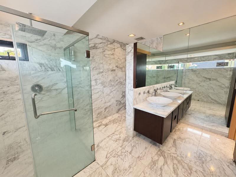 Semi-Detached House for Rent in Bangsar (Kuala Lumpur) - Dixon Ong - Master Bathroom - PropertyGuru.com.my