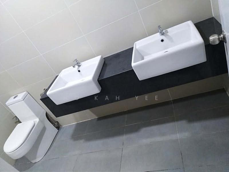 Kediaman Servis untuk Dijual di You Residences @ You City - Ho Kah Yee - Bathroom - PropertyGuru.com.my