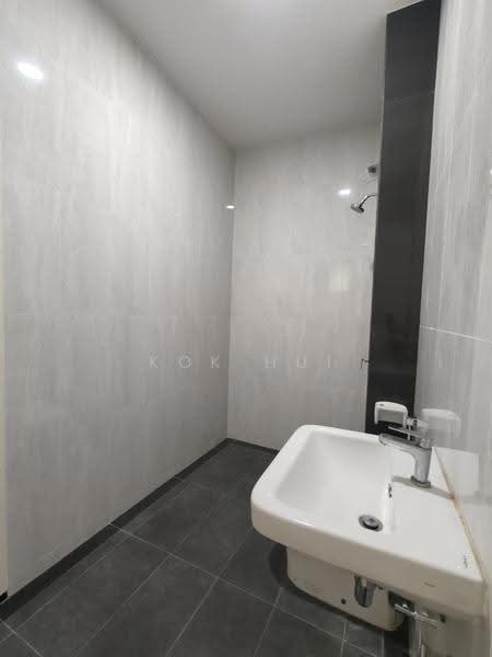 Cluster House for Sale in Setia Tropika (Johor Bahru) - Kok Hui - Bathroom - PropertyGuru.com.my