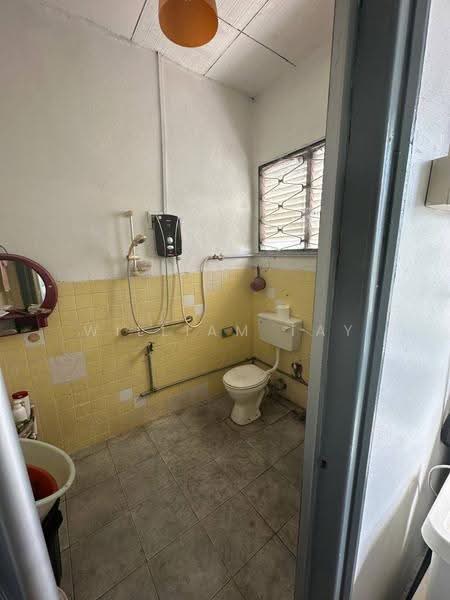 Semi-Detached House for Sale in Taman Majidee (Johor Bahru) - William Tay - Bathroom - PropertyGuru.com.my