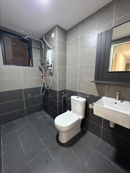 Kediaman Servis untuk Disewa di D'Clover Residences - Alicia Soo - Bathroom - PropertyGuru.com.my