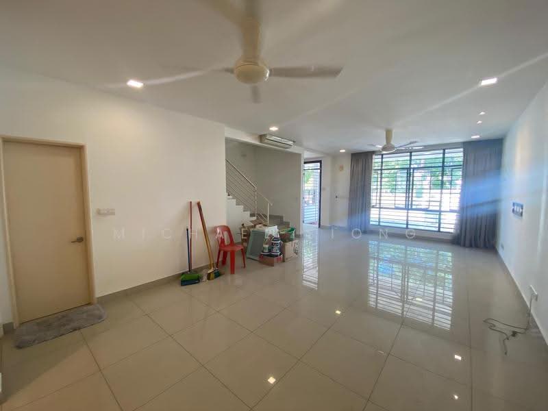 Rumah Teres 2-Tingkat untuk Disewa di Rawang (Selangor) - Michael Siong - Living Room - PropertyGuru.com.my
