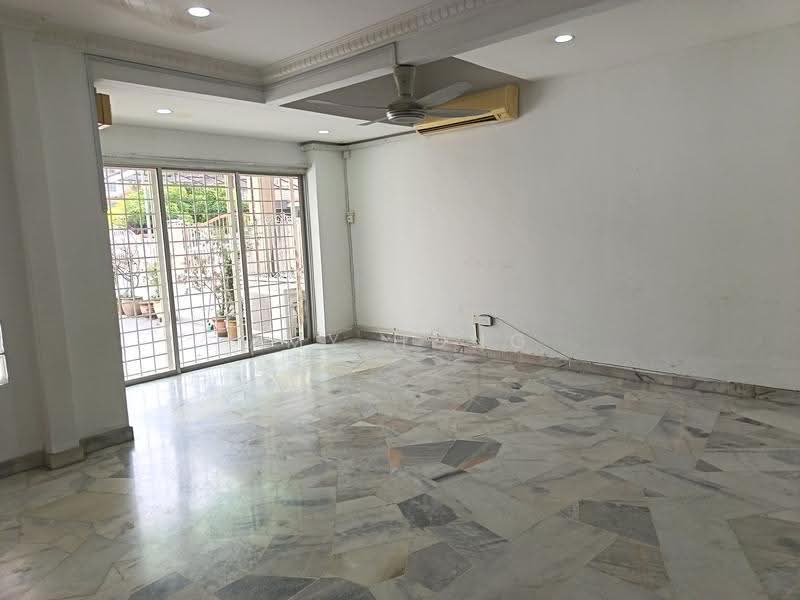 2-storey Terraced House for Sale in Bandar Baru Sri Petaling (Sri Petaling) - Amy Hong - Living Room - PropertyGuru.com.my