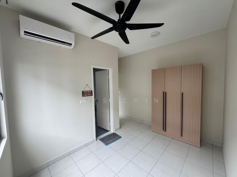 Kediaman Servis untuk Disewa di Residensi Bukit Tiara - Kays Chin - Bedroom - PropertyGuru.com.my