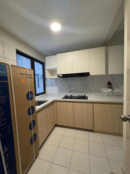 Kediaman Servis untuk Disewa di Residensi Bukit Tiara - Kays Chin - Kitchen - PropertyGuru.com.my