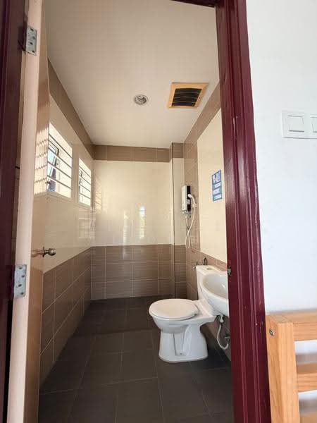 Bungalow House for Sale in Taman Saujana (Klang) - Michelle Leong - Bathroom - PropertyGuru.com.my
