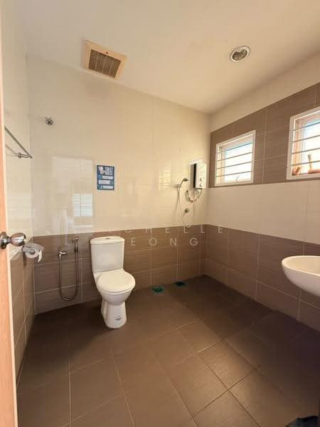 Bungalow House for Sale in Taman Saujana (Klang) - Michelle Leong - Bathroom - PropertyGuru.com.my