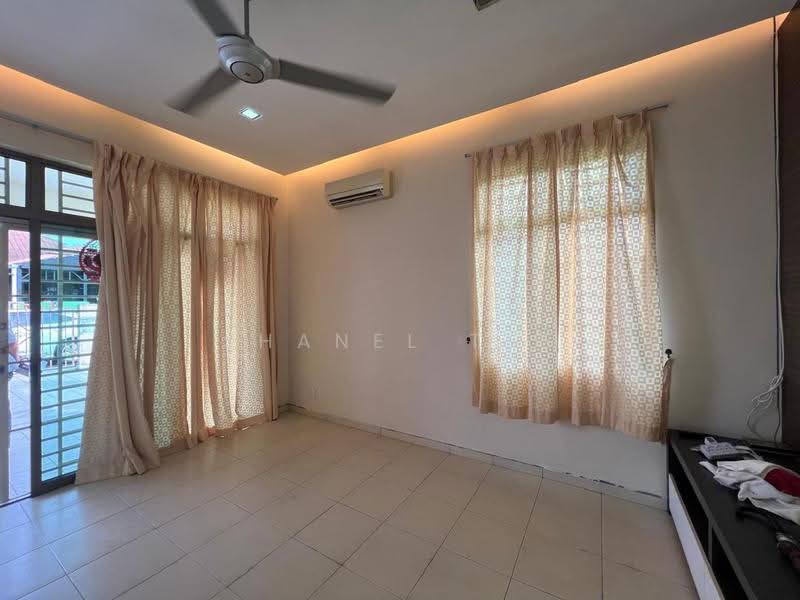 Rumah Teres 1-Tingkat untuk Dijual di Taman Kiaramas (Kluang) - Shanel Tee - Living Room - PropertyGuru.com.my