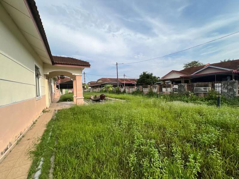 Rumah Teres 1-Tingkat untuk Dijual di Taman Kiaramas (Kluang) - Shanel Tee - Exterior - PropertyGuru.com.my