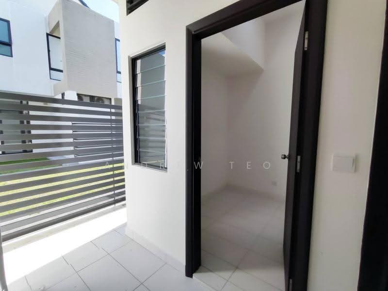 Rumah Teres untuk Disewa di Medini (Iskandar Puteri (Nusajaya)) - Andrew Teo - Entrance - PropertyGuru.com.my