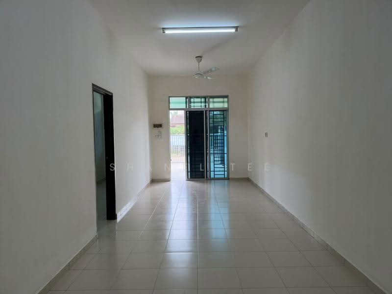 1-storey Terraced House for Sale in Taman Kluang Indah (Kluang) - Shanel Tee - Living Room - PropertyGuru.com.my