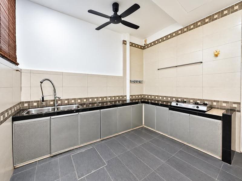 2-storey Terraced House for Rent in Cyberjaya (Selangor) - Hakim Ali - Kitchen - PropertyGuru.com.my