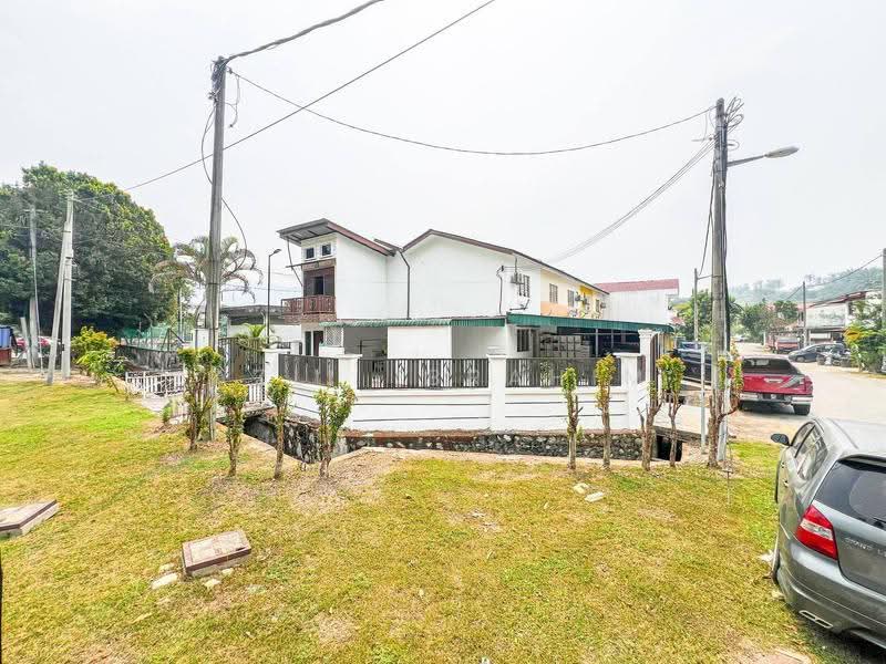 2-storey Terraced House for Sale in Taman Tasik Semenyih (Semenyih) - Azli Ibrahim - Exterior - PropertyGuru.com.my