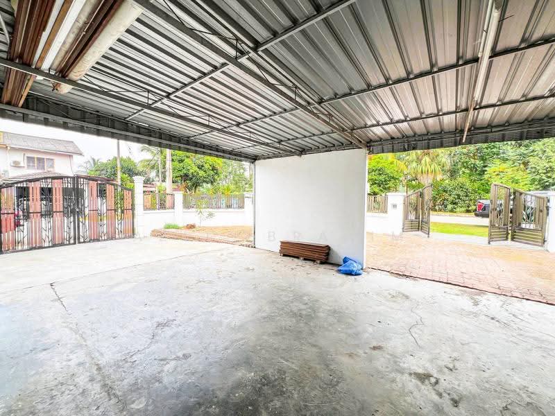 2-storey Terraced House for Sale in Taman Tasik Semenyih (Semenyih) - Azli Ibrahim - Exterior - PropertyGuru.com.my