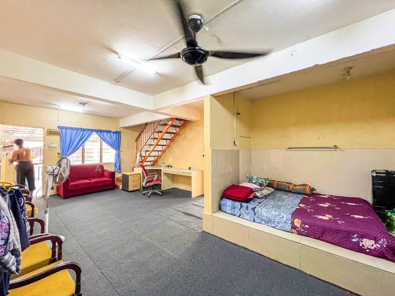 2-storey Terraced House for Sale in Taman Tasik Semenyih (Semenyih) - Azli Ibrahim - Living Room - PropertyGuru.com.my