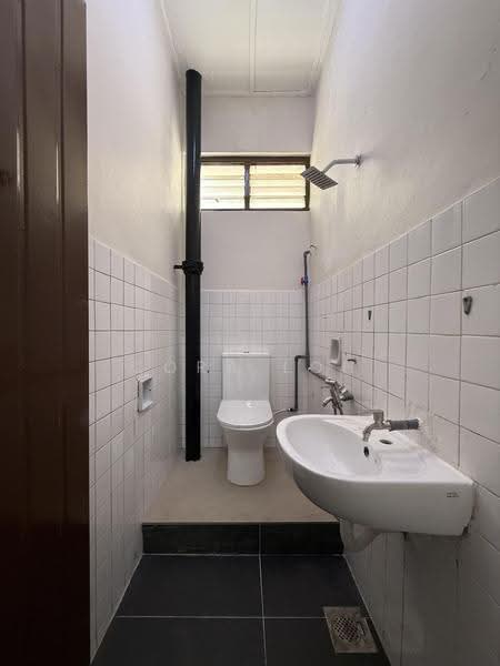 Semi-Detached House for Rent in Taman Pelangi (Johor Bahru) - Cora Loh - Bathroom - PropertyGuru.com.my