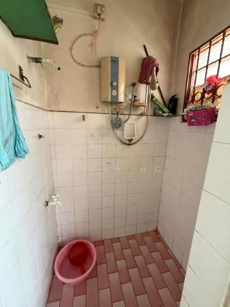 Rumah Teres 2-Tingkat untuk Dijual di Taman Rinting (Masai) - Kevin Ho - Bathroom - PropertyGuru.com.my