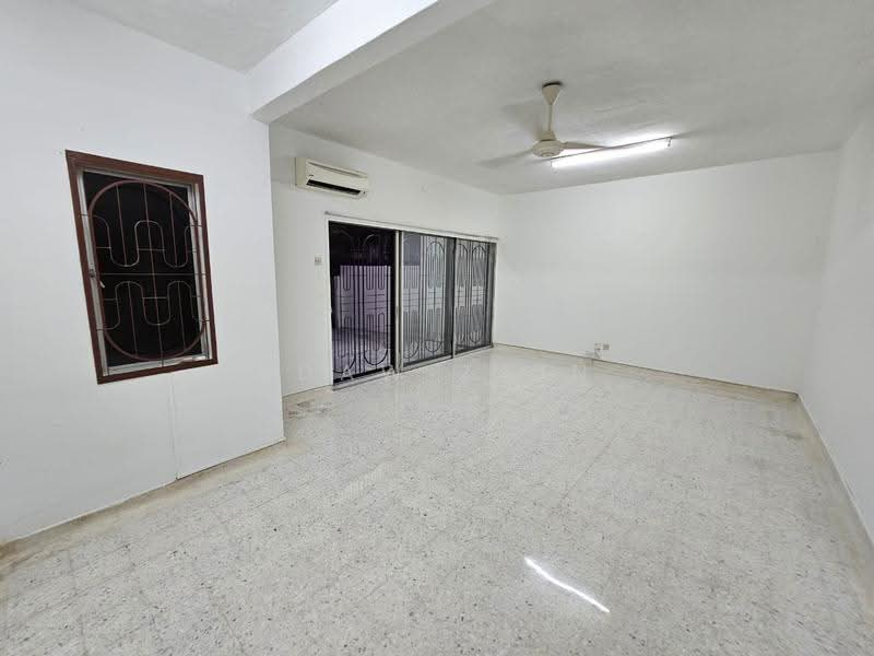 2-storey Terraced House for Rent in SS14 (Subang Jaya) - Adaw Zain - Living Room - PropertyGuru.com.my