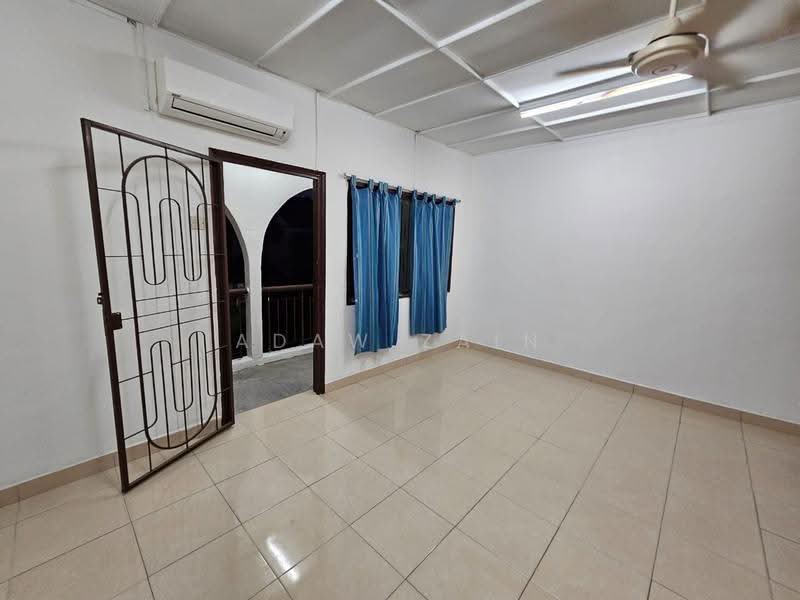 2-storey Terraced House for Rent in SS14 (Subang Jaya) - Adaw Zain - Living Room - PropertyGuru.com.my