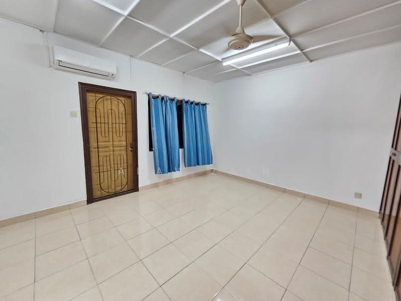 2-storey Terraced House for Rent in SS14 (Subang Jaya) - Adaw Zain - Living Room - PropertyGuru.com.my