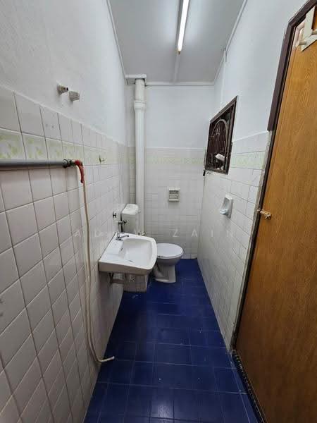 2-storey Terraced House for Rent in SS14 (Subang Jaya) - Adaw Zain - Bathroom - PropertyGuru.com.my