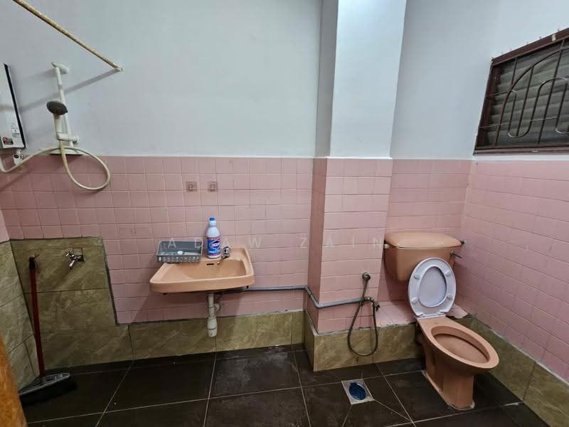 2-storey Terraced House for Rent in SS14 (Subang Jaya) - Adaw Zain - Bathroom - PropertyGuru.com.my