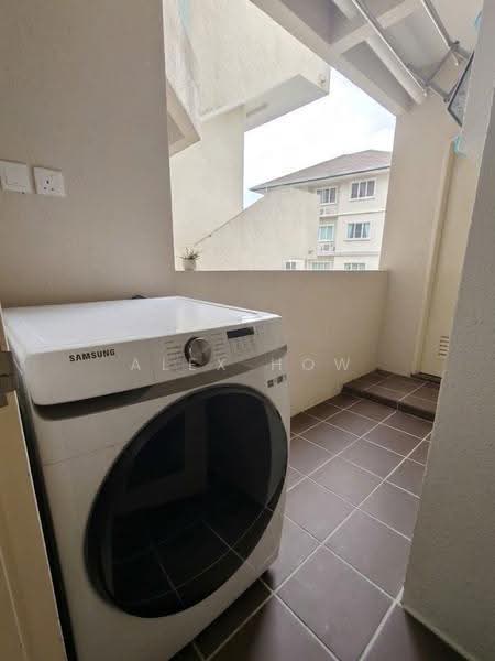 Pangsapuri untuk Disewa di Larkin Residence Phase 2 - Alex How - Balcony - PropertyGuru.com.my