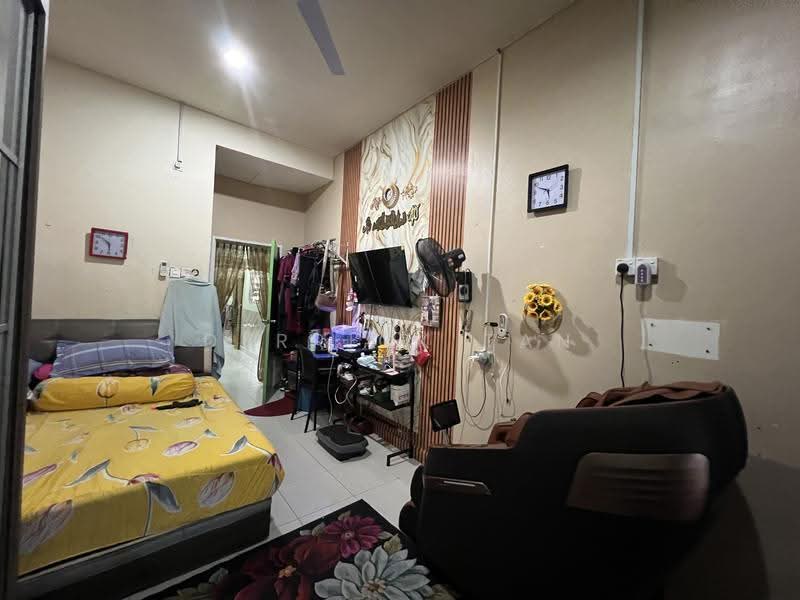 1-storey Terraced House for Sale in Bandar Putra Kulai (Kulai) - Derrick Tan - Bedroom - PropertyGuru.com.my