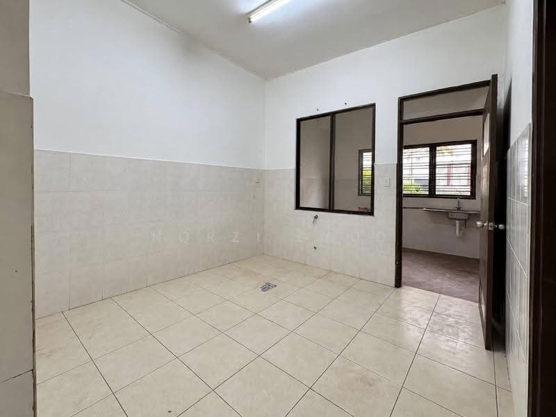 Terraced House for Sale in Bandar Puteri Klang (Klang) - Norzi Daud - Kitchen - PropertyGuru.com.my