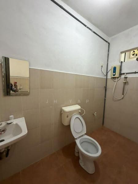 1-storey Terraced House for Sale in Bandar Putra Kulai (Kulai) - JH Yap - Bathroom - PropertyGuru.com.my