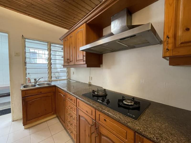 1.5-storey Terraced House for Sale in Usj 2 (Subang Jaya) - Aziz Abdullah - Kitchen - PropertyGuru.com.my