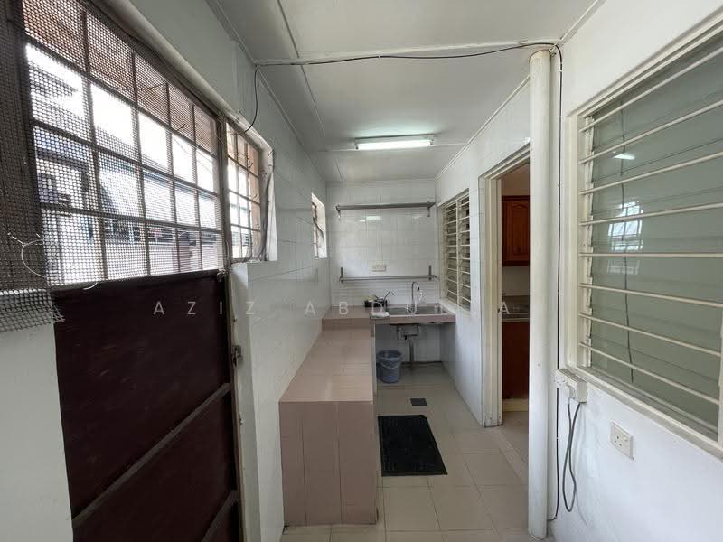 1.5-storey Terraced House for Sale in Usj 2 (Subang Jaya) - Aziz Abdullah - Kitchen - PropertyGuru.com.my