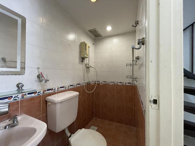 1.5-storey Terraced House for Sale in Usj 2 (Subang Jaya) - Aziz Abdullah - Bathroom - PropertyGuru.com.my