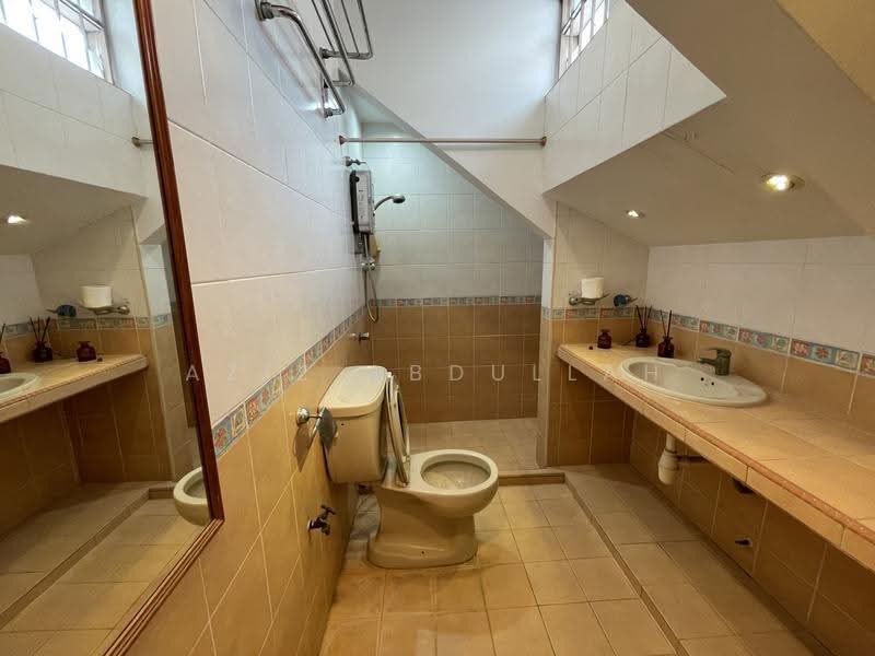1.5-storey Terraced House for Sale in Usj 2 (Subang Jaya) - Aziz Abdullah - Bathroom - PropertyGuru.com.my