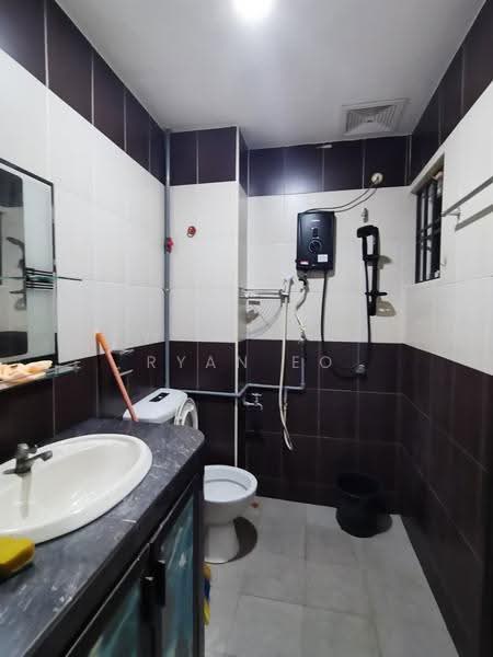 Rumah Teres 2-Tingkat untuk Disewa di Taman Mutiara Rini (Skudai) - Ryan Eo - Bathroom - PropertyGuru.com.my