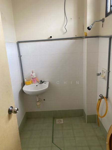 3-storey Terraced House for Sale in Taman D'Utama (Johor Bahru) - Kuu Chin - Bathroom - PropertyGuru.com.my