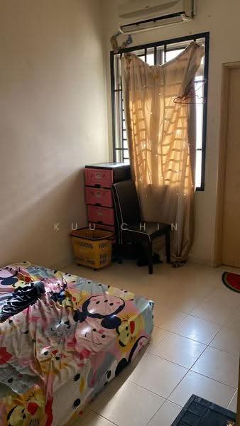 3-storey Terraced House for Sale in Taman D'Utama (Johor Bahru) - Kuu Chin - Bedroom - PropertyGuru.com.my