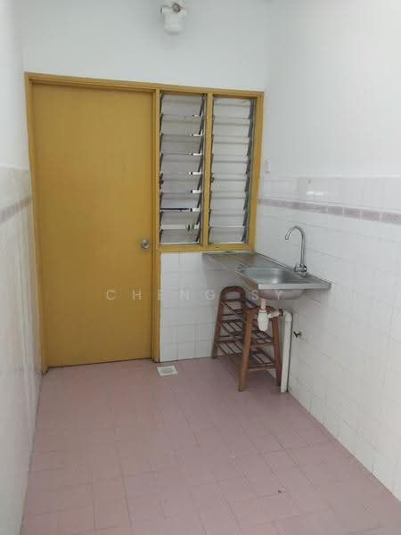 Pangsapuri untuk Dijual di Akasia Apartment - Cheng SY - Kitchen - PropertyGuru.com.my